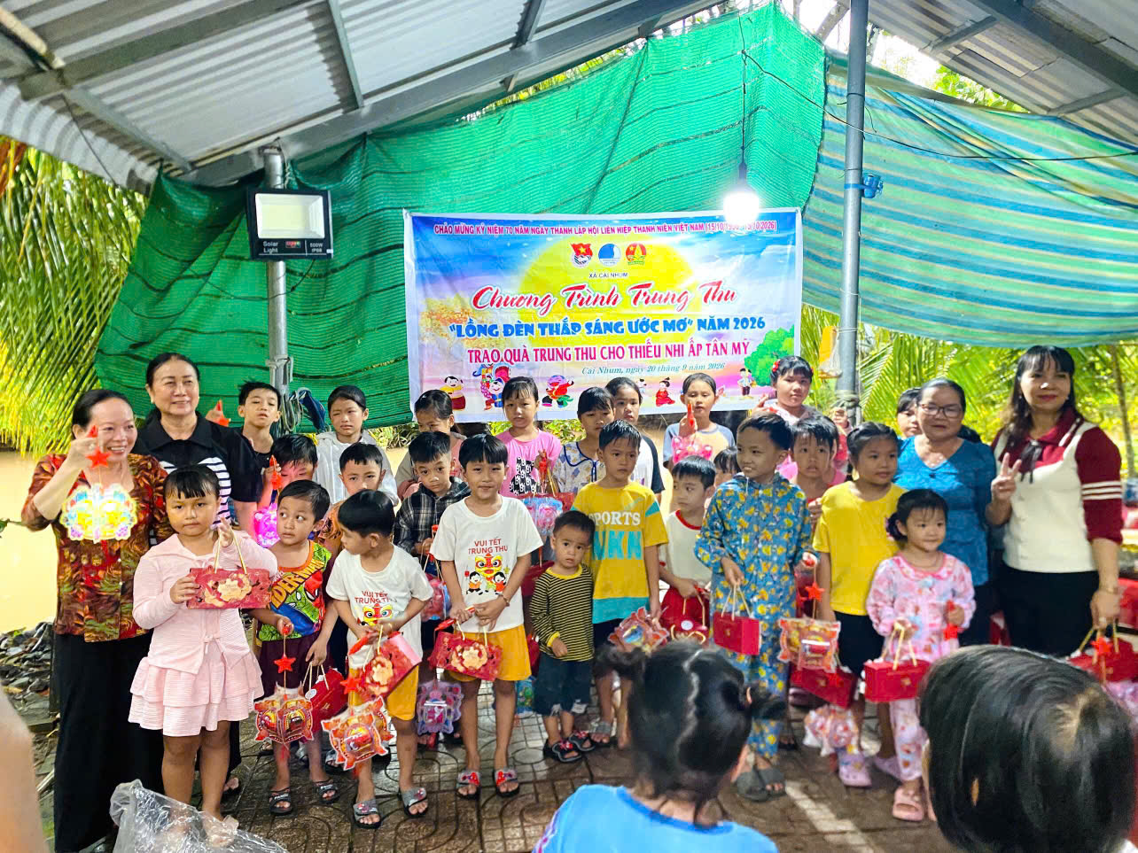 Ấm áp Trung thu – Các ấp trên địa bàn xã Cái Nhum chung tay chăm lo cho thiếu nhi