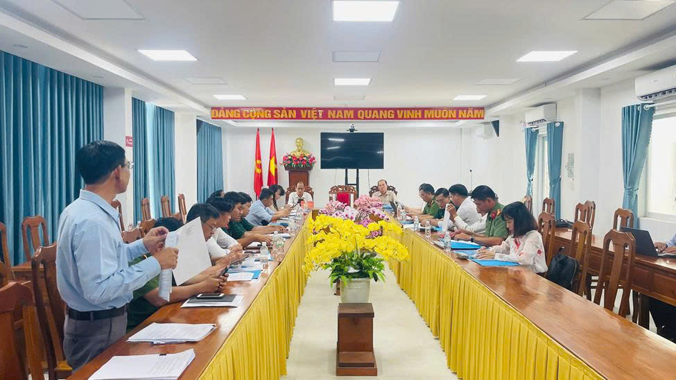  Đoàn kiểm tra liên ngành của Tỉnh làm việc với UBND xã Cái Nhum về công tác tổ chức thi hành pháp luật.