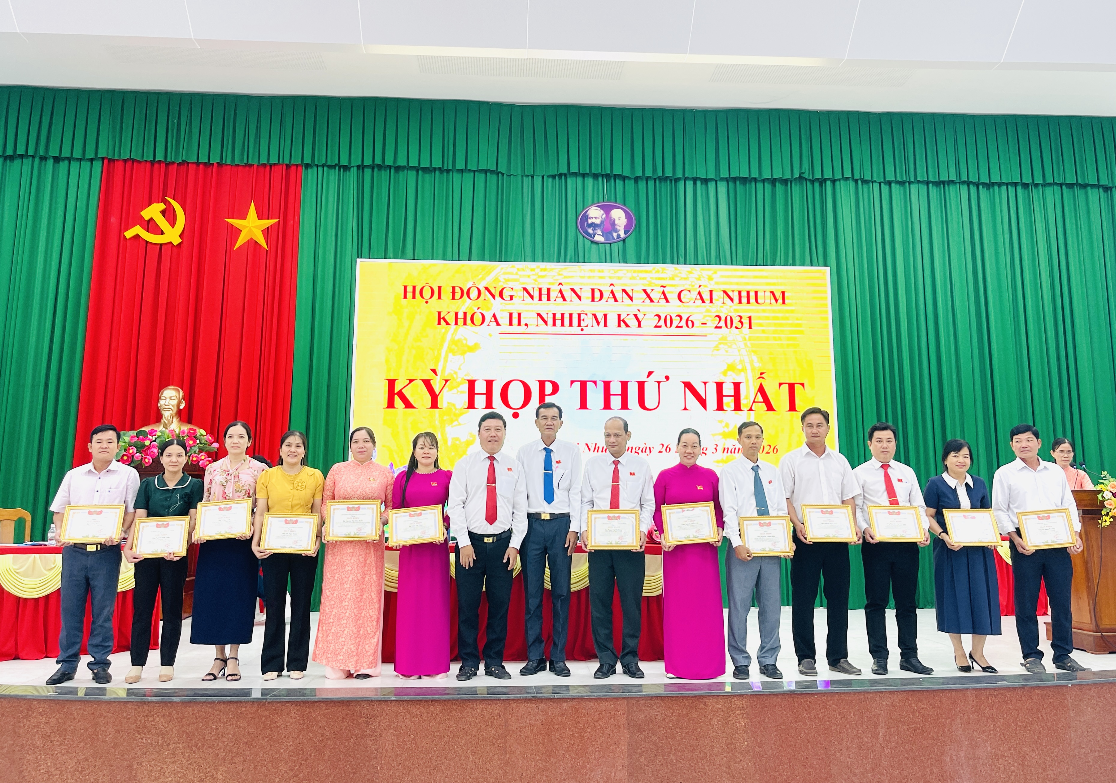 Phát huy tinh thần trách nhiệm xã Cái Nhum biểu dương những tập thể, cá nhân tiêu biểu trong công tác bầu cử nhiệm kỳ 2026–2031 