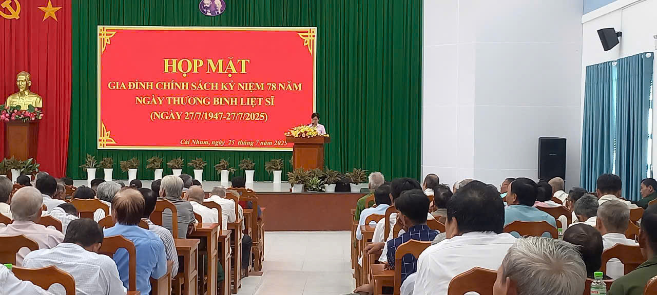 Đền ơn đáp nghĩa_ Nghĩa cử cao đẹp nhân ngày 27/7 tại xã Cái Nhum