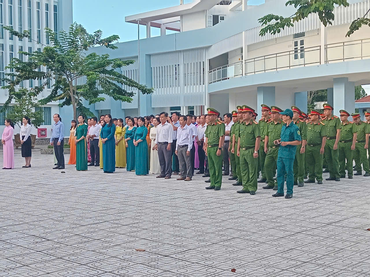 LỄ CHÀO CỜ ĐẦU THÁNG
XÃ CÁI NHUM  PHÁT HUY TINH THẦN
TRÁCH NHIỆM, KỶ CƯƠNG HÀNH CHÍNH
