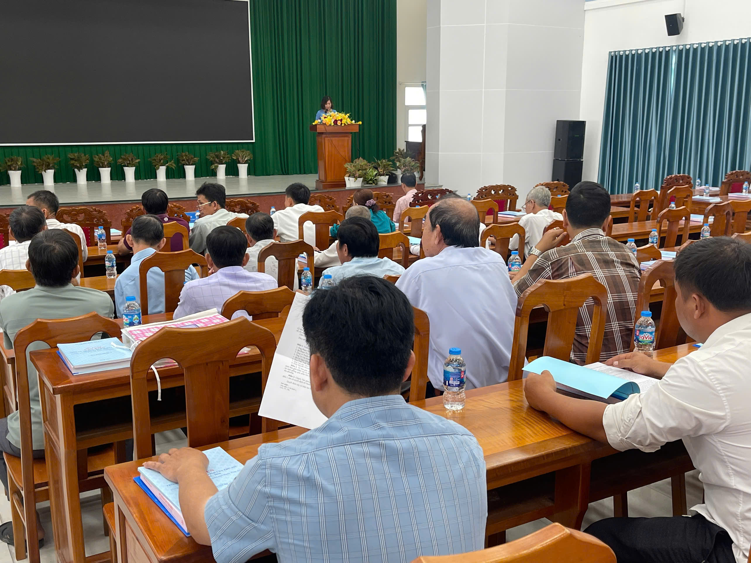 Hướng tới đại hội Đảng bộ xã Cái Nhum 2025-2030: Lắng nghe ý kiến từ cơ sở