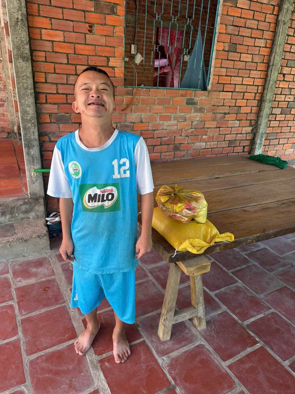 Ấm áp nghĩa tình đồng bào: 200 phần quà tiếp sức người dân khó khăn tại xã Cái nhum