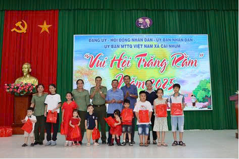 "Vui Hội Trăng Rằm 2025” – Ấm Áp Tình Trung Thu Tại Xã Cái Nhum