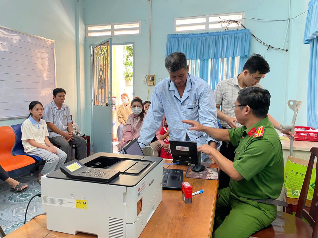 Công an xã Cái Nhum: Nổ lực phục vụ nhân dân trong công tác cấp căn cước công dân sau sáp nhập các xã