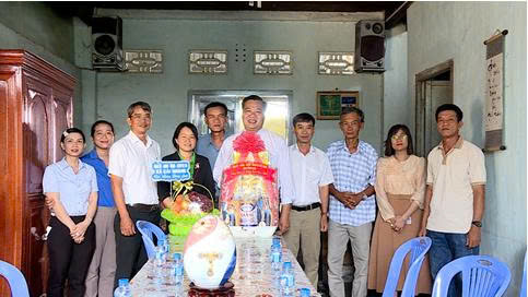 Đảng ủy- Hội đồng nhân dân- Ủy ban nhân dân- Ủy ban Mặt trận Tổ quốc Việt Nam xã Cái Nhum thăm, chúc mừng Giáng sinh năm 2025 các cơ sở tôn giáo trên địa bàn xã.