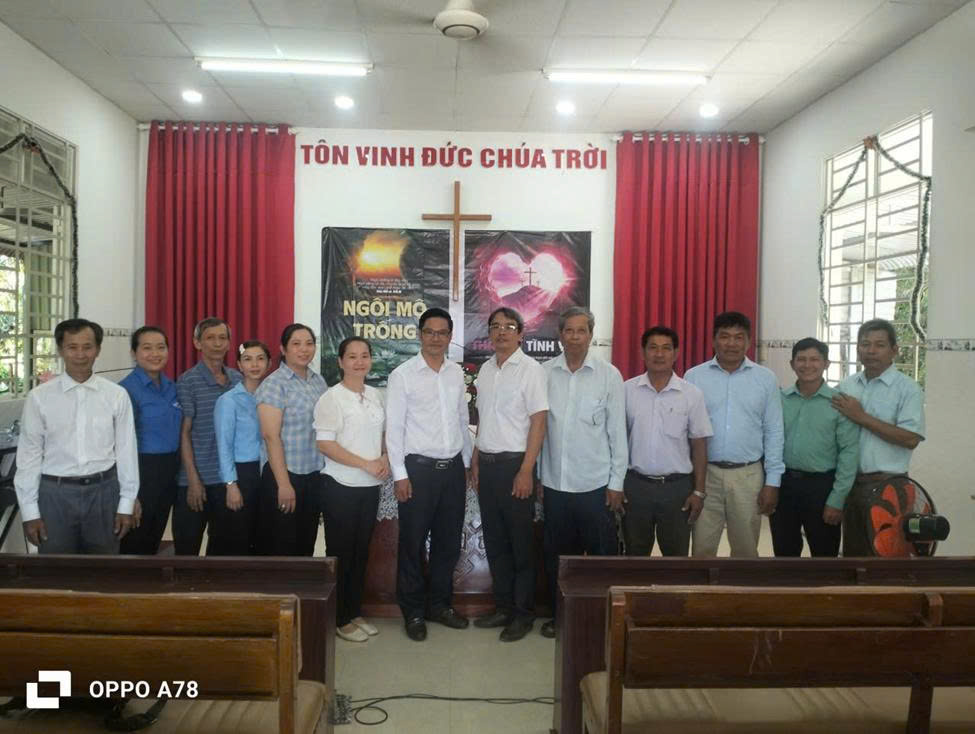 Xã Cái Nhum lan tỏa tinh thần đoàn kết, nghĩa tình qua hoạt động Thăm, chúc mừng đồng bào có đạo nhân dịp Lễ Phục sinh 2026