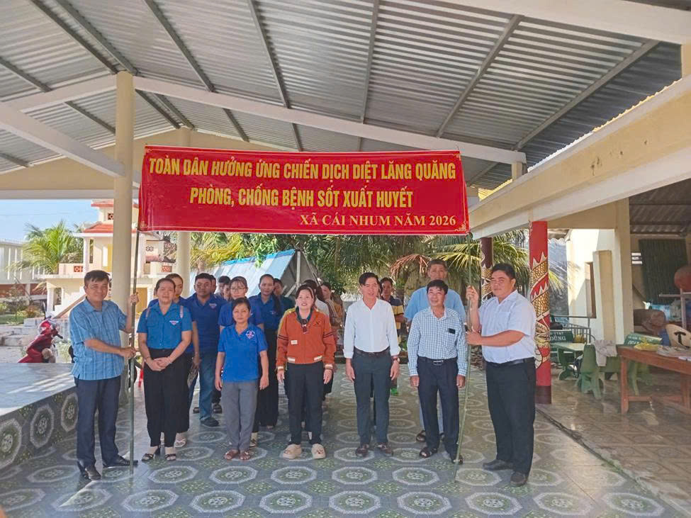 Ra quân chiến dịch diệt lăng quăng, đảy lùi sốt xuất huyết tại xã Cái Nhum